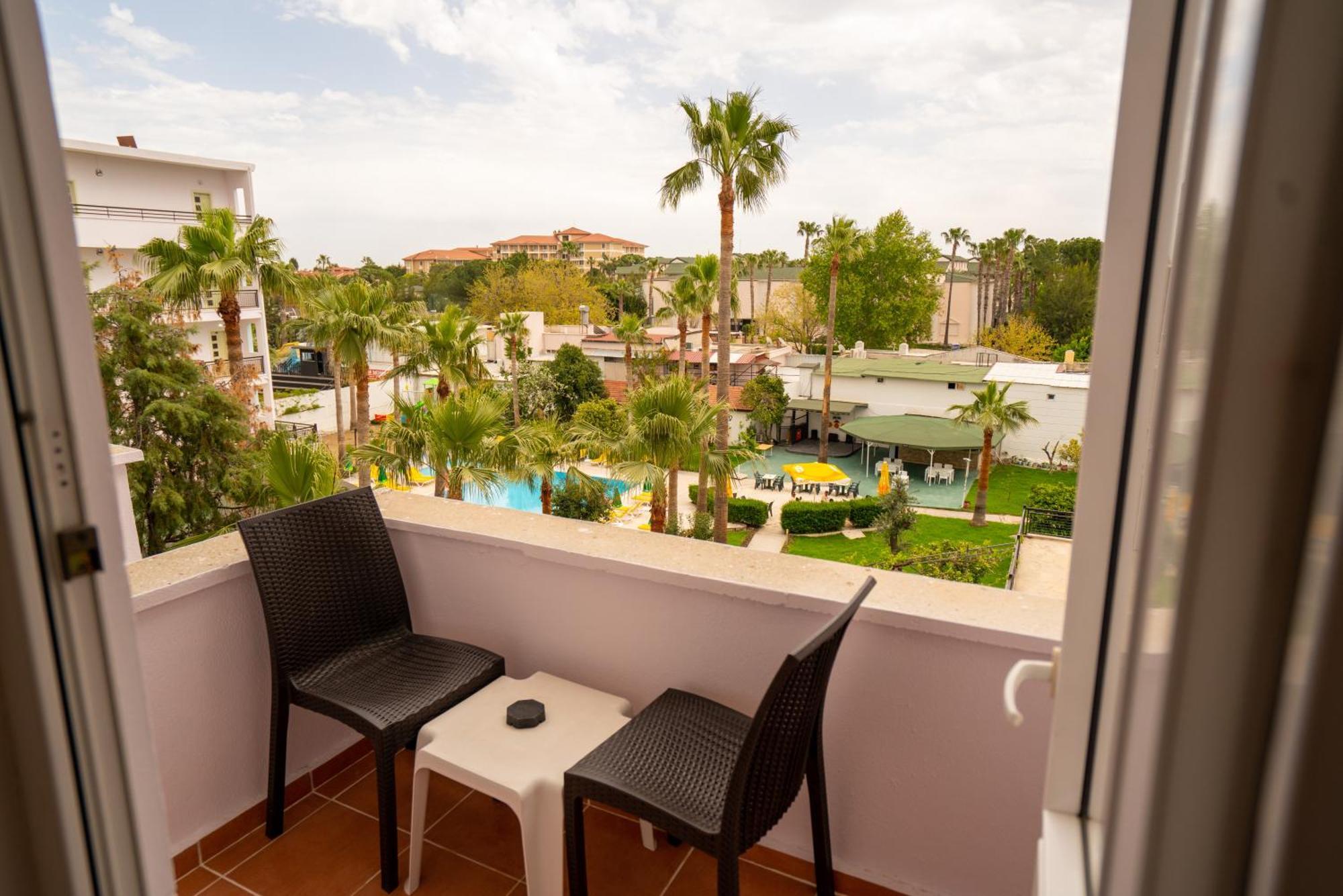 Malibu Resort Кемер Екстериор снимка